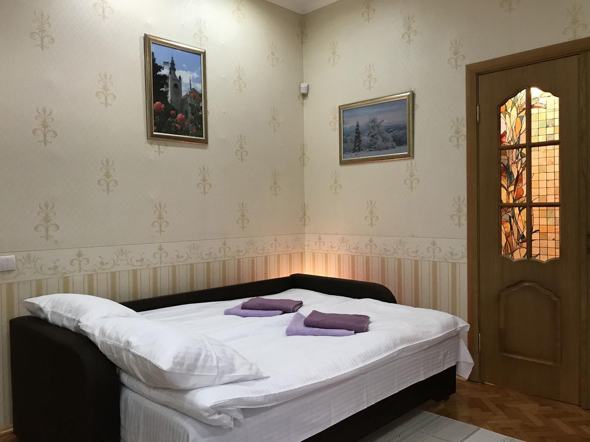 Large Apartment In The City Center Mukacheve Ngoại thất bức ảnh