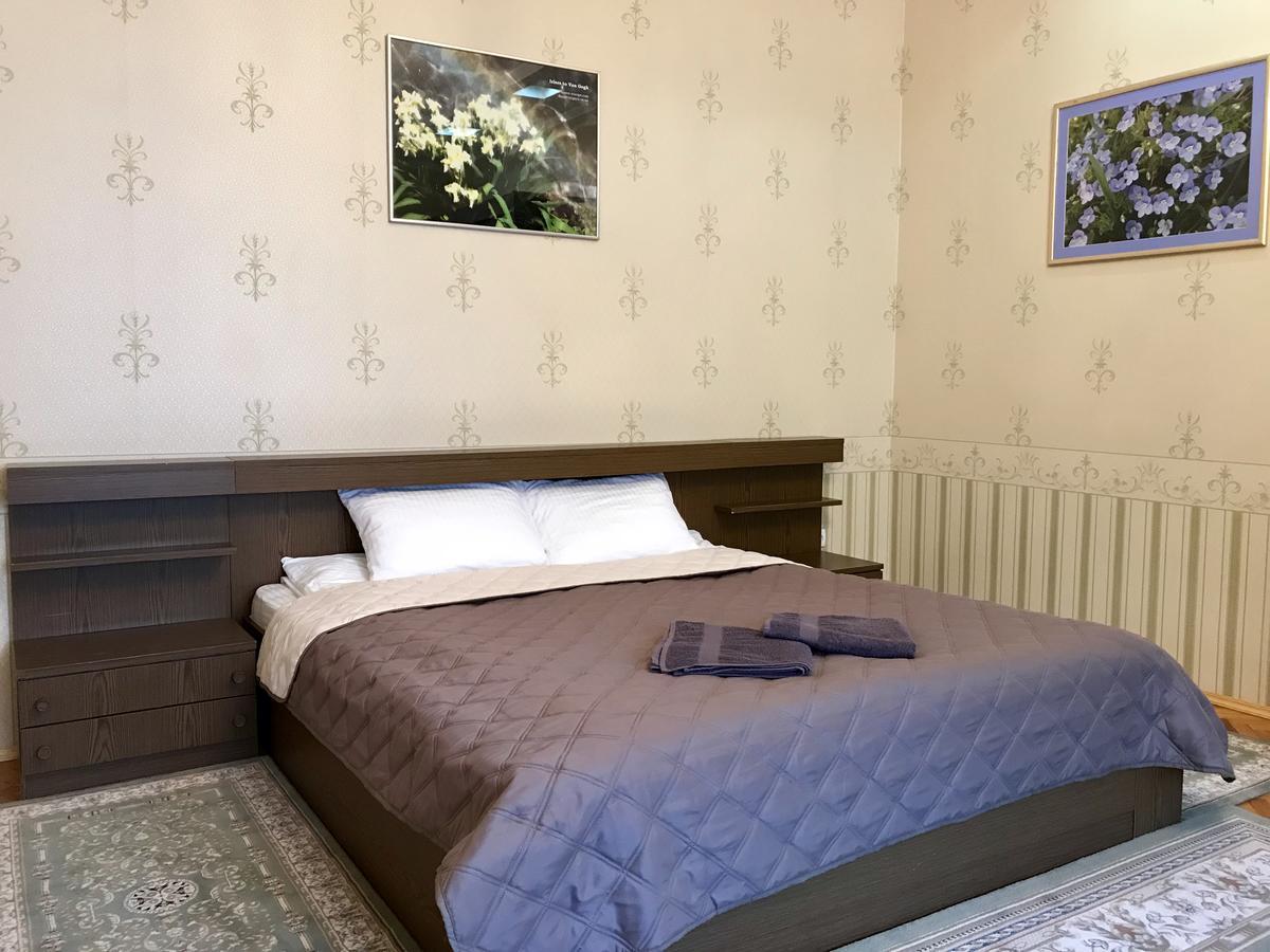 Large Apartment In The City Center Mukacheve Ngoại thất bức ảnh