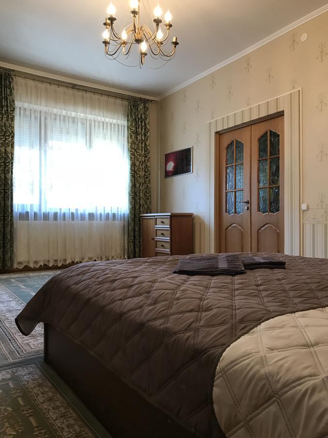 Large Apartment In The City Center Mukacheve Ngoại thất bức ảnh