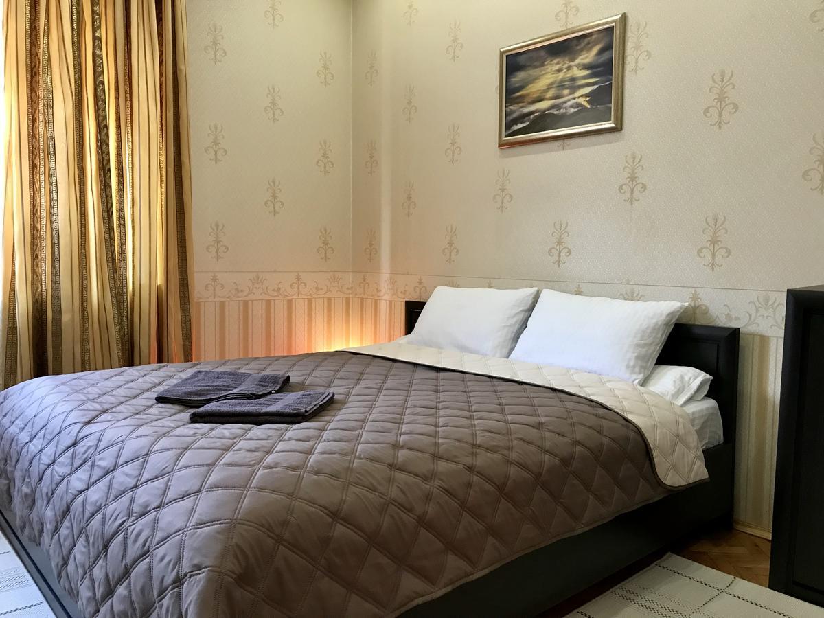 Large Apartment In The City Center Mukacheve Ngoại thất bức ảnh