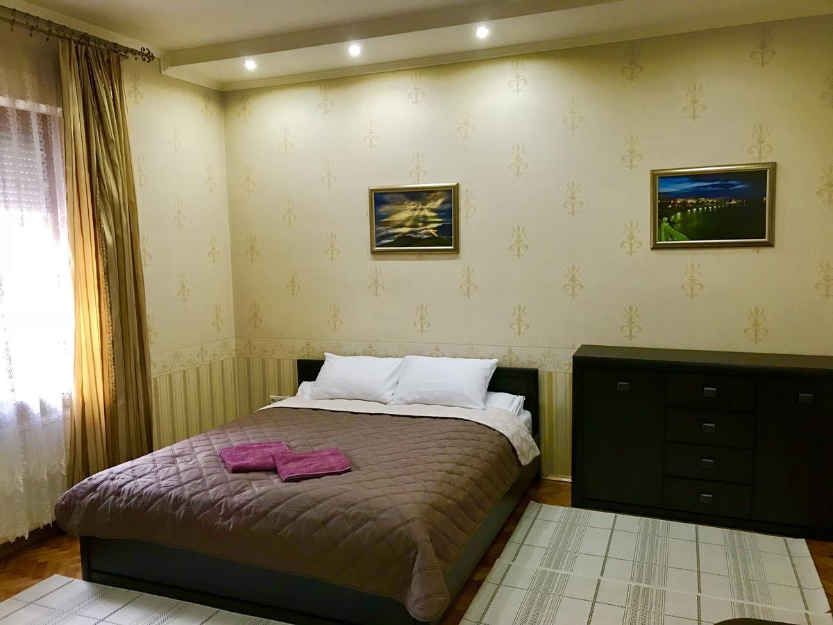 Large Apartment In The City Center Mukacheve Ngoại thất bức ảnh